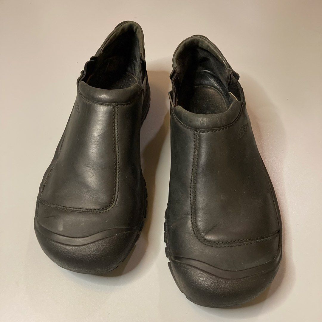 Keen Outdoor Clogs (Category: Boots) located in Malaybalay. Submitted by spl3ndd_artifacts (Listing ID 1466773694, Image 1). Description: Size 42.