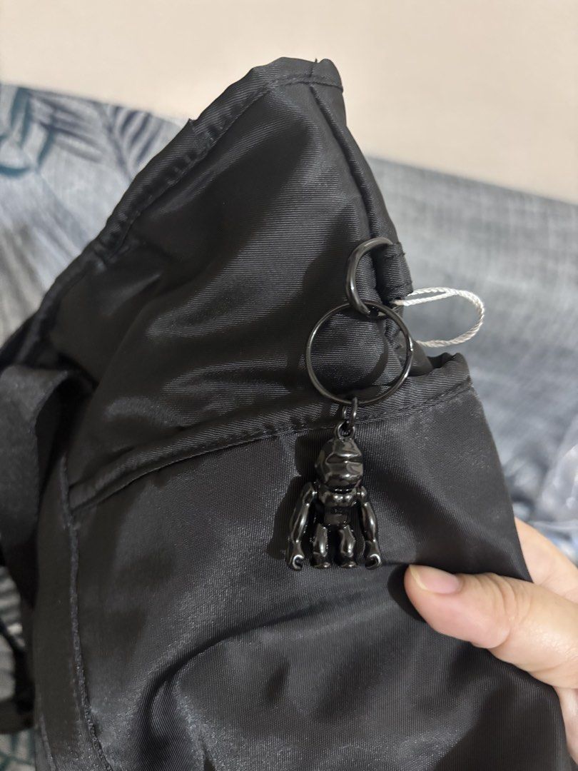 Kiping Large Tote Bag🖤 (Category: Tote Bags) located in Manila. Submitted by anneprlvdbgs (Listing ID 1466740804, Image 3). Description: Pwedeng pwede maging mommy bag mga sissy😍 isa lang tu🤗 Kipling Large Tote Bag in Black♥️💗 📌Japan Auction Sourced 🍒 1,580 only (LP) 📌LIKE NEW/ in excellent condition 📌 ACTUAL PHOTO POSTED. What you see is exactly what you get. MOP: GCASH, Maribank & BDO QR MOD: Same day delivery if lalamove 📍 Makati.