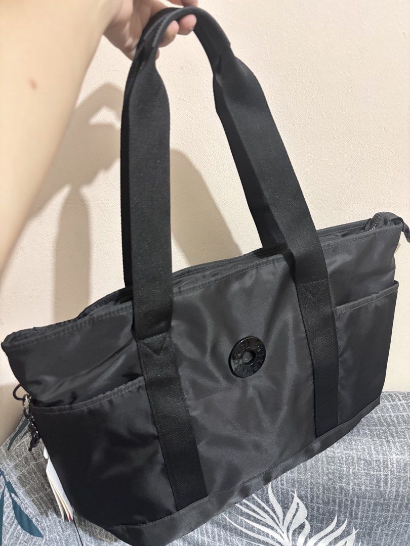 Kiping Large Tote Bag🖤 (Category: Tote Bags) located in Manila. Submitted by anneprlvdbgs (Listing ID 1466740804, Image 2). Description: Pwedeng pwede maging mommy bag mga sissy😍 isa lang tu🤗 Kipling Large Tote Bag in Black♥️💗 📌Japan Auction Sourced 🍒 1,580 only (LP) 📌LIKE NEW/ in excellent condition 📌 ACTUAL PHOTO POSTED. What you see is exactly what you get. MOP: GCASH, Maribank & BDO QR MOD: Same day delivery if lalamove 📍 Makati.