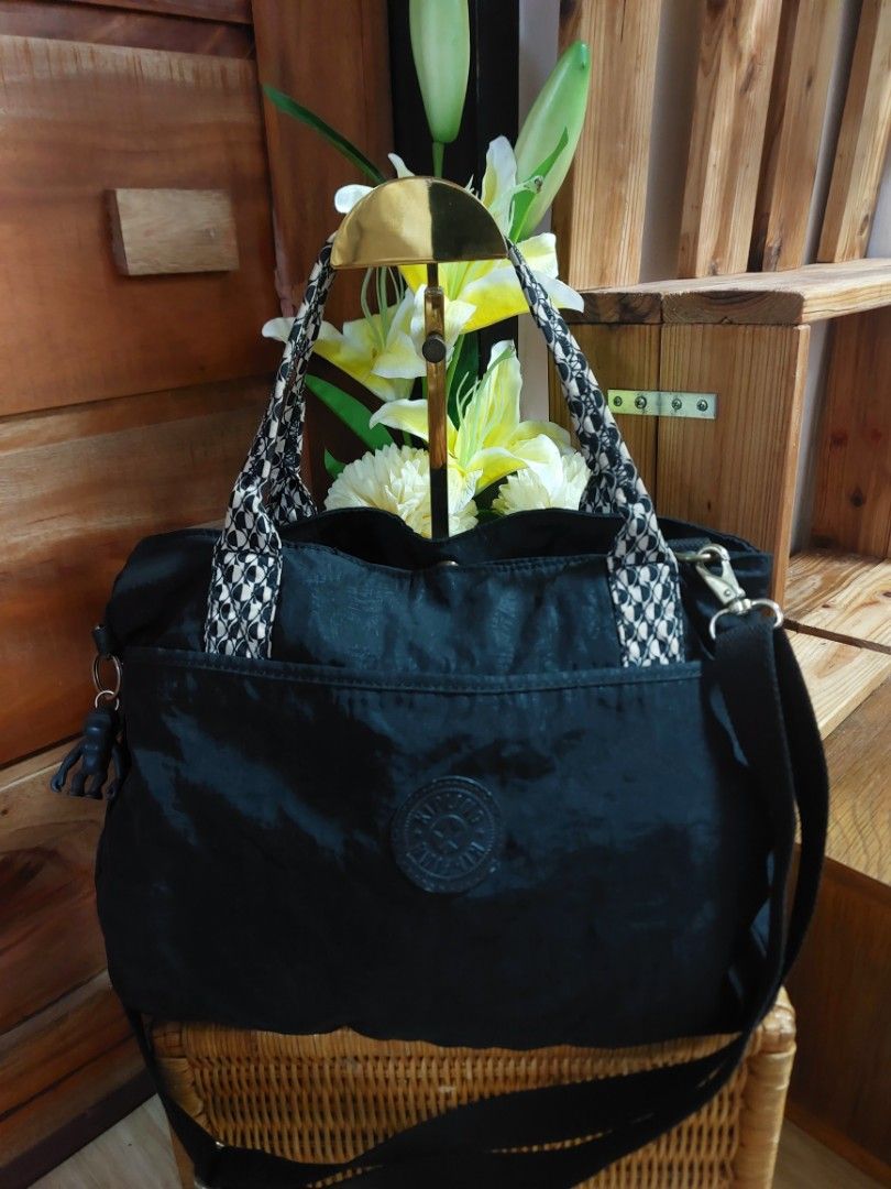 KIPLING 2 WAY BAG (Category: Shoulder Bags) located in Cagayan de Oro. Submitted by lj100614 (Listing ID 1466675264, Image 2). Description: medium size 2 way.