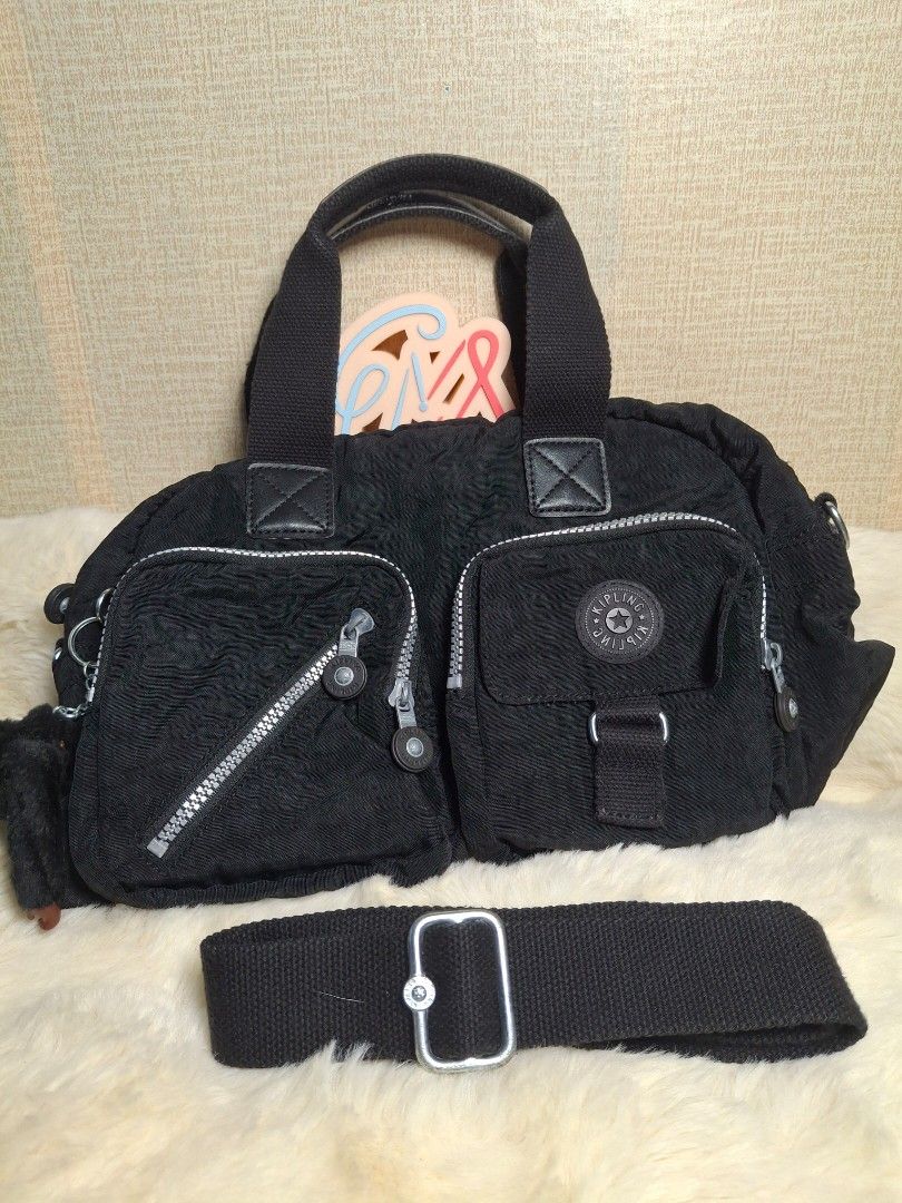 Kipling Defea sling/tote bag (Category: Shoulder Bags) located in Rizal. Submitted by emskititay (Listing ID 1466690132, Image 1). Description: Kipling Dafea Sling/Tote bag ₱1800 ●2 in 1 sling or tote bag ●with monkey ●10/10 color condition ●Black Noir ●H 24 cm x L 23 cm x W 19 cm ●Minimal stain inner lining only Location: Taytay Rizal 💼Rfs Decluttering my kipling collections.