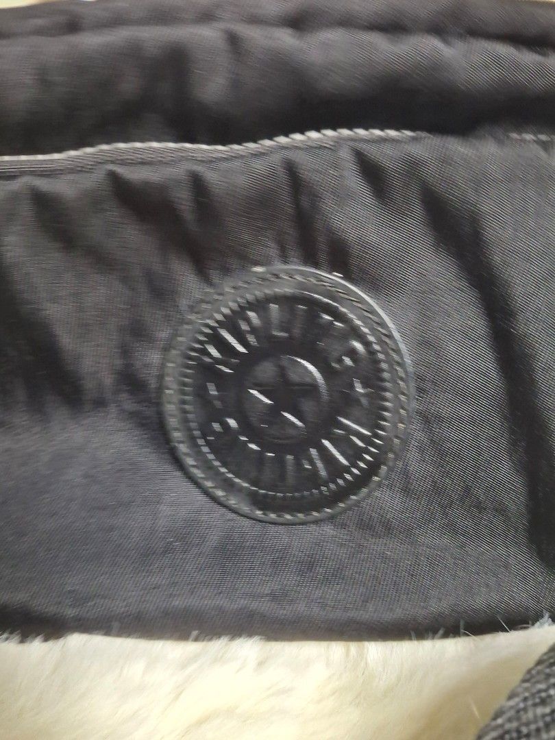 KIPLING JENERA sling bag (Category: Cross-body Bags) located in Rizal. Submitted by emskititay (Listing ID 1466685089, Image 3). Description: Kipling Jenera sling bag ₱2300 ●Medium sling bag ●with monkey ●10/10 color condition ●Black Noir ●H 16 cm x L 12 cm x W 24 cm ●Good condition Location: Taytay Rizal 💼Rfs Decluttering my kipling collections.