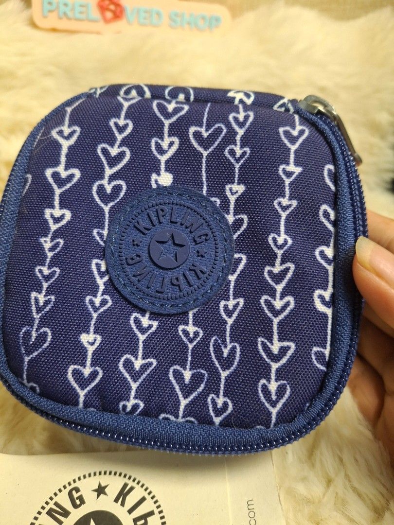 Kipling Joyful jewelry travel case (Category: Purses & Pouches) located in Rizal. Submitted by emskititay (Listing ID 1466679449, Image 3). Description: ●Jewelry travel case ●Used only once ●10/10 color condition ●navy blue with heart prints ●L9.3 cm x W9 cm xH 5.1 cm ●Excellent condition Location: Taytay Rizal 💼Rfs Decluttering my Kipling collections.