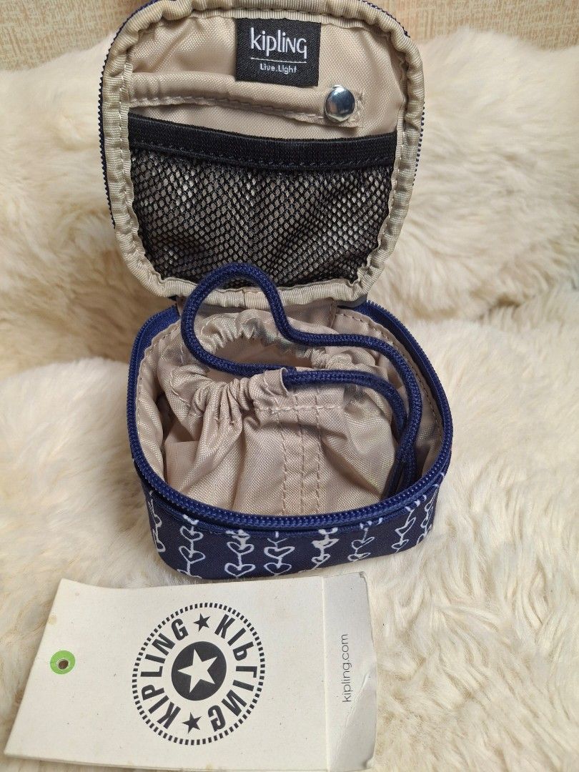 Kipling Joyful jewelry travel case (Category: Purses & Pouches) located in Rizal. Submitted by emskititay (Listing ID 1466679449, Image 2). Description: ●Jewelry travel case ●Used only once ●10/10 color condition ●navy blue with heart prints ●L9.3 cm x W9 cm xH 5.1 cm ●Excellent condition Location: Taytay Rizal 💼Rfs Decluttering my Kipling collections.