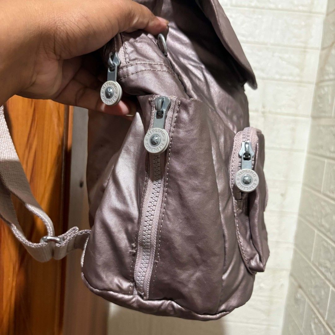 Kipling metallic backpack (Category: Backpacks) located in Alburquerque. Submitted by abj_thriftshop (Listing ID 1466773405, Image 3). Description: missing unggoy lang og like new.