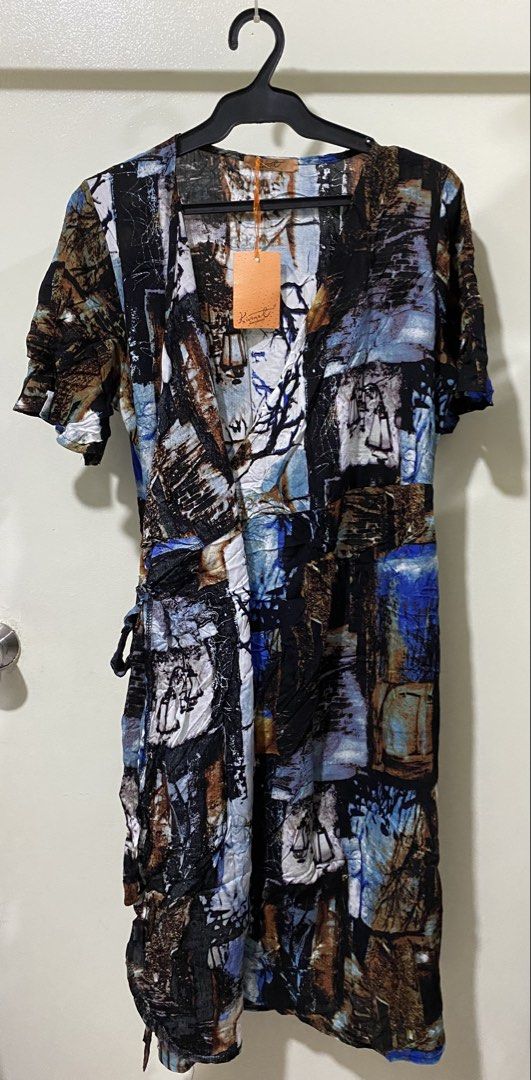 Kivenst Abstract Print Wrap Dress (Category: Dresses) located in Manila. Submitted by divinemercy_29 (Listing ID 1466638712, Image 1). Description: - Brand: Kivenst - Condition: Brand new with tags attached - Design: Wrap-style front with short sleeves - Print/Color: Abstract print in a dark palette (black, blue, and brown) - Style: Versatile and chic, great for any occasion.