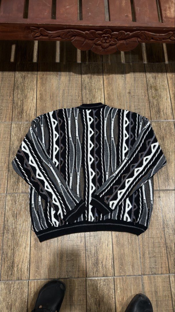 KNITTED SWEATER ( INSPIRED COOGI ) (Category: Coats, Jackets and Outerwear) located in Manila. Submitted by urban.vintage (Listing ID 1466732569, Image 3). Description: ISSUE: NONE (NEED WASH) MOP :GCASH (NO COD) SHIP VIA: LALAMOVE & J&T LOCATION: PASIG CITY LENGTH: 30 WIDTH : 29.