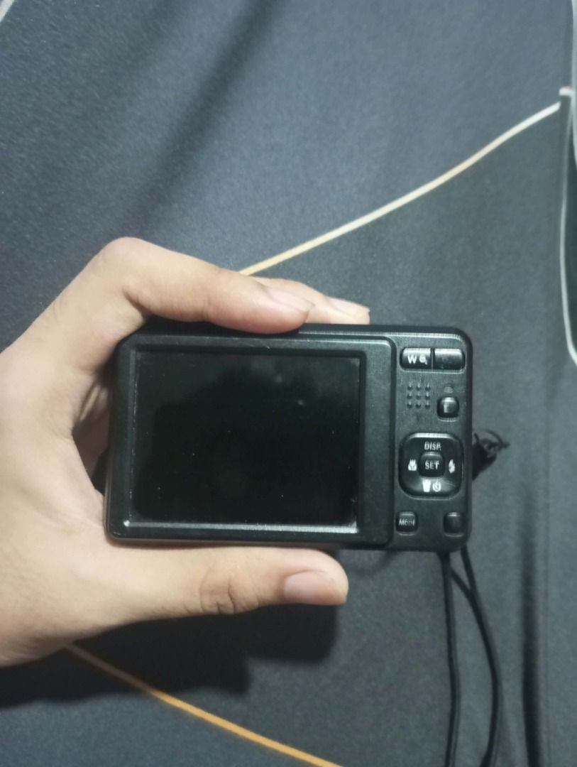Kodak Pixpro FZ55 (Black) Compact Digital Camera (Category: Cameras) located in Caloocan City. Submitted by xeloresell (Listing ID 1466649564, Image 2). Description: Priced low due to cosmetic and minor screen flaws (original brand-new retail price is around ₱10,000–₱11,000). Inclusions: • Kodak FZ55 unit • Original battery • Wrist strap Condition & Functionality: • 100% fully functional (flash, optical zoom, buttons, sensor, and shutter all work
