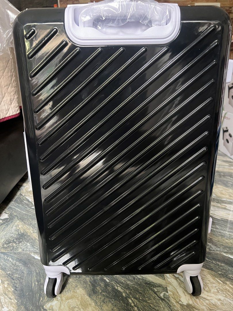 Kuromi Luggage (Category: Luggage) located in San Rafael. Submitted by ohjstnhere (Listing ID 1466636201, Image 1). Description: .