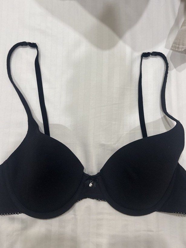 La Senza Black cotton bra (Category: Undergarments & Loungewear) located in Quezon City. Submitted by jad__os (Listing ID 1466714948, Image 1). Description: La Senza Black Bra (not push up) Size 36A Cotton.