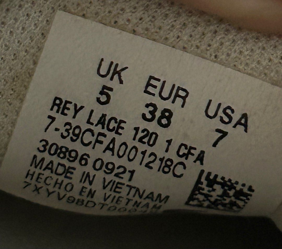 Lacoste White shoes (Category: Sneakers) located in Caloocan City. Submitted by ksshboutique (Listing ID 1466588164, Image 3). Description: .