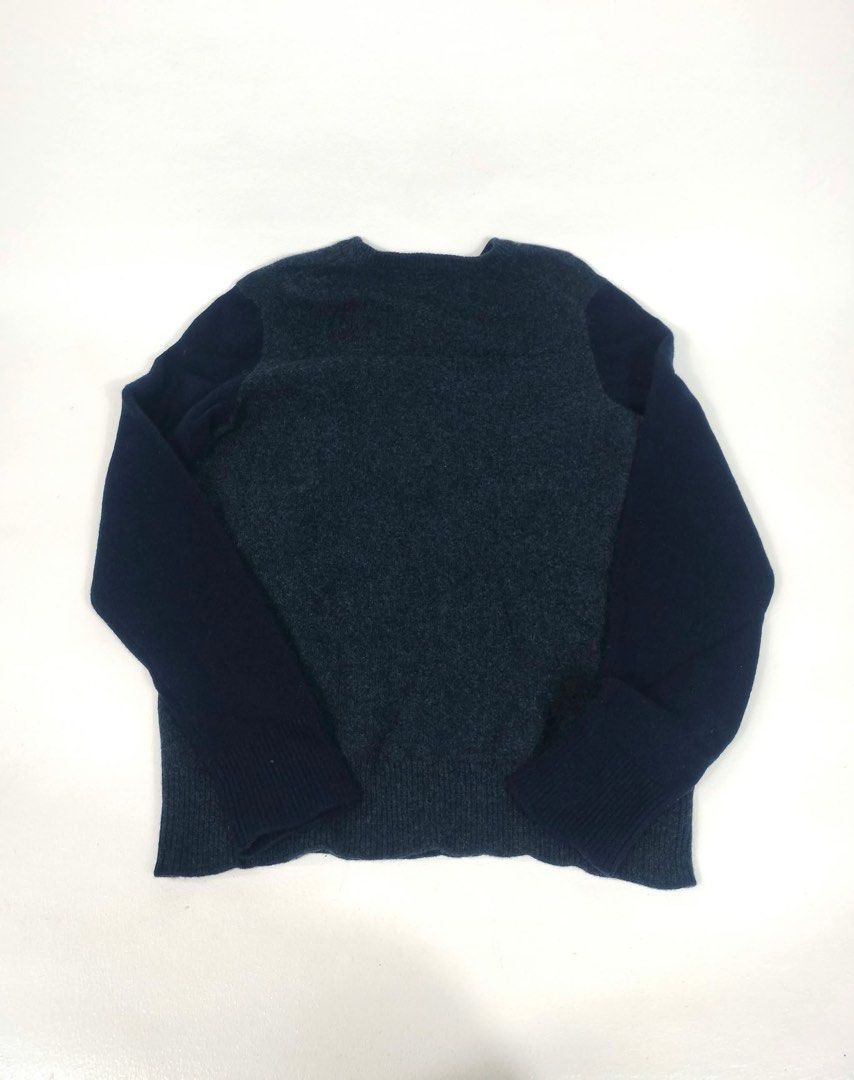 Lacoste Wool Crewneck Sweater Dark Blue (Category: Coats, Jackets and Outerwear) located in Manila. Submitted by yesterdaysfinds (Listing ID 1466577141, Image 2). Description: Lacoste Wool Sleeve Condition : Likenew Size : 4 Medium Dimension 👇 Chest : 19 Lenght : 26 Shoulder : 16 Sleeve : 25- Brand: Lacoste - Style: Wool crewneck sweater - Color: Dark blue - Size: FR 4 / US M (inner tag) - Details: Iconic embroidered green crocodile logo, ribbed