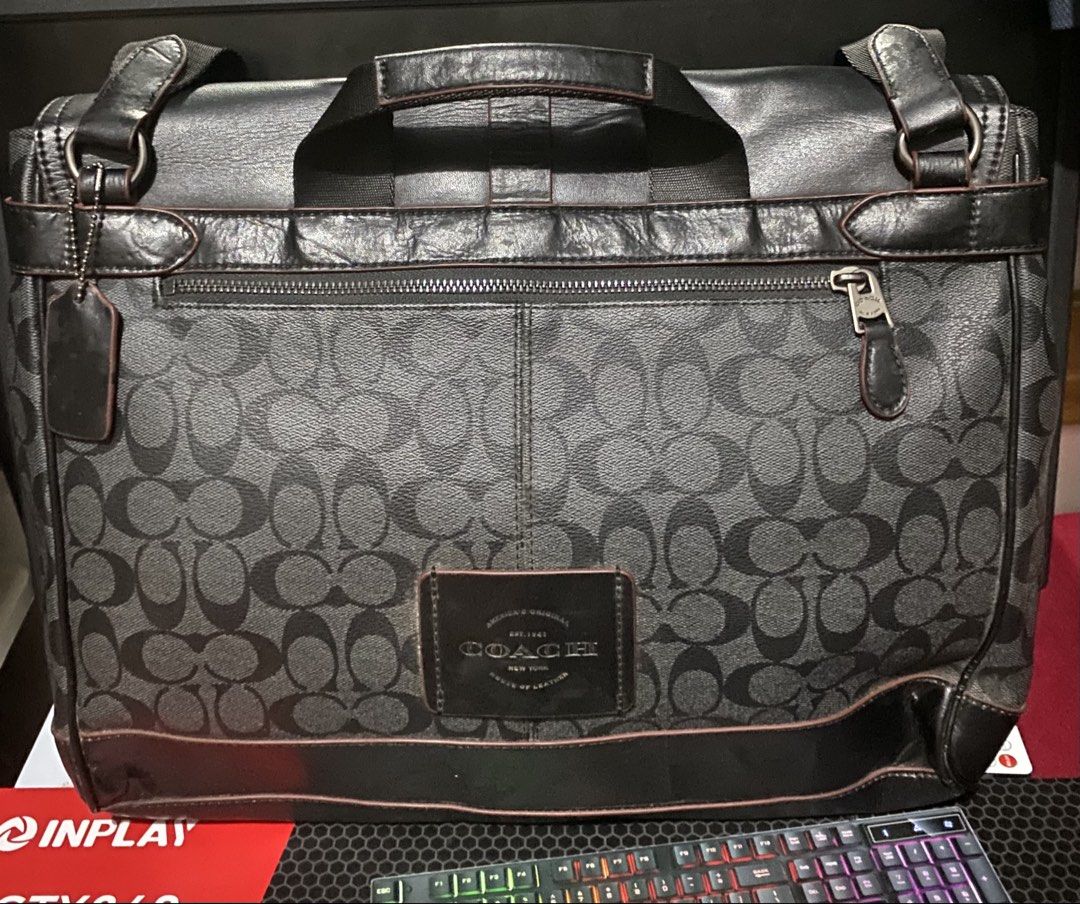 Laptop bag (Category: Cross-body Bags) located in Manila. Submitted by gelaimarieh (Listing ID 1466772866, Image 3). Description: .