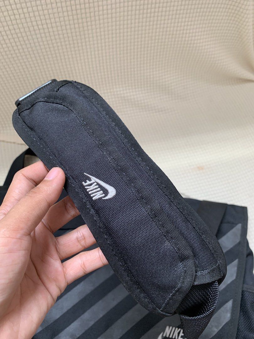 Large Capacity Nike Messenger bag/laptop bag (Category: Sling Bags) located in Surigao. Submitted by luxxbytm.ph (Listing ID 1466622148, Image 2). Description: Excellent condition. Can hold laptop. Large capacity..