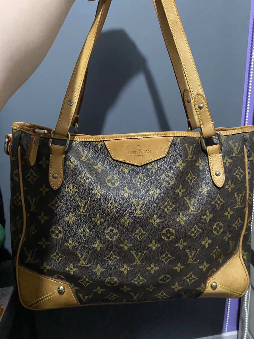 Large tote (Category: Luxury Bags & Wallets) located in Batangas. Submitted by bagstolove2.0 (Listing ID 1466773565, Image 1). Description: .