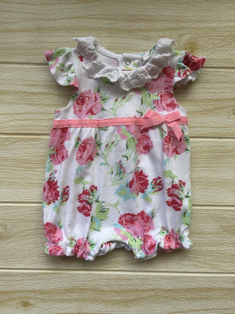 Laura Ashley White & Roses Frill Romper (Category: Babies & Kids Fashion) located in Cebu City. Submitted by yjainani (Listing ID 1466578204, Image 1). Description: Laura Ashley Baby Girls 100% Cotton White & Roses Frill Romper.