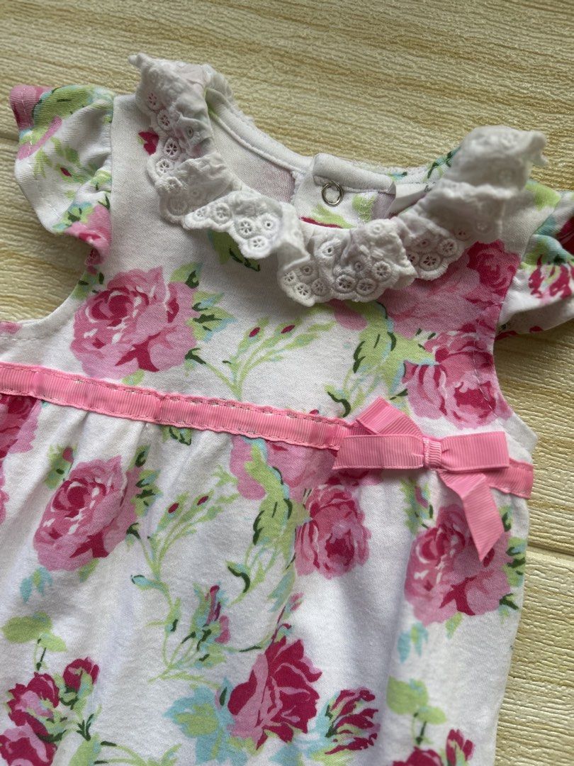 Laura Ashley White & Roses Frill Romper (Category: Babies & Kids Fashion) located in Cebu City. Submitted by yjainani (Listing ID 1466578204, Image 2). Description: Laura Ashley Baby Girls 100% Cotton White & Roses Frill Romper.