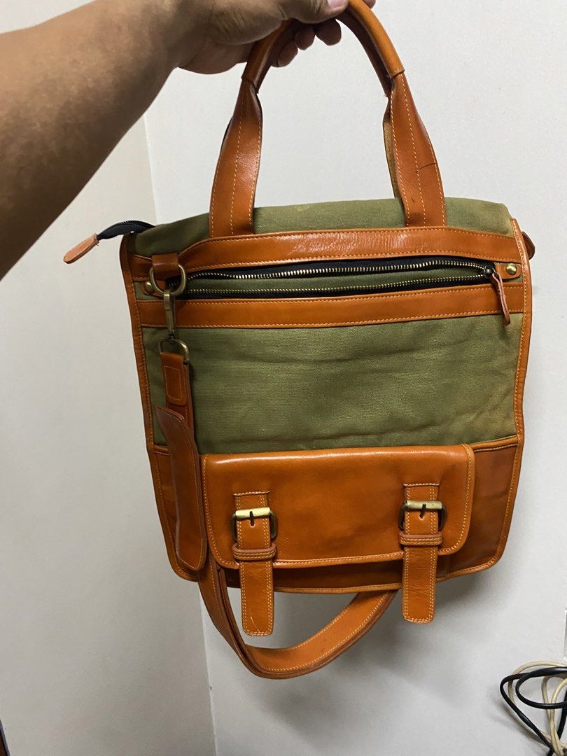 Leather/ Canvas Bag (Category: Sling Bags) located in Davao. Submitted by workmensph (Listing ID 1466584869, Image 1). Description: Ganda pa nito, ykk zipper issue; color discoloration only.