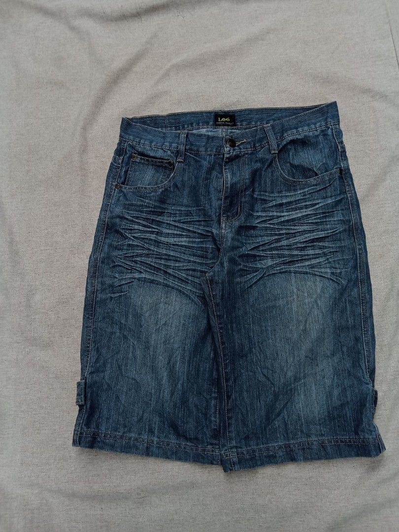 Lee denim short (Category: Shorts) located in Lipa City. Submitted by -mon27thrift14 (Listing ID 1466639192, Image 1). Description: waistline 32 length 23 hem10.