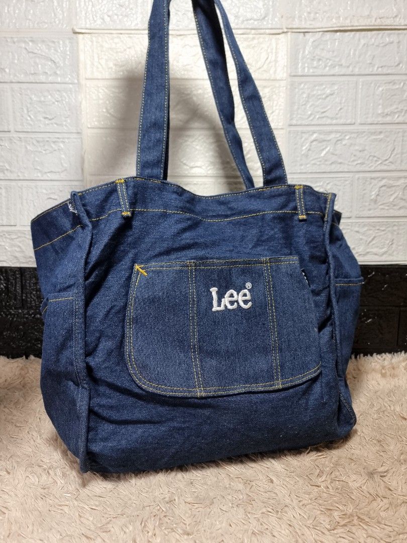 Lee Denim tote bag (Category: Shoulder Bags) located in Bugallon. Submitted by preloverelove07 (Listing ID 1466725974, Image 1). Description: Lee denim tote bag medium Authentic Pangasinan Free ahipping as new.