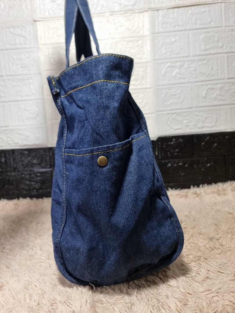 Lee Denim tote bag (Category: Shoulder Bags) located in Bugallon. Submitted by preloverelove07 (Listing ID 1466725974, Image 2). Description: Lee denim tote bag medium Authentic Pangasinan Free ahipping as new.