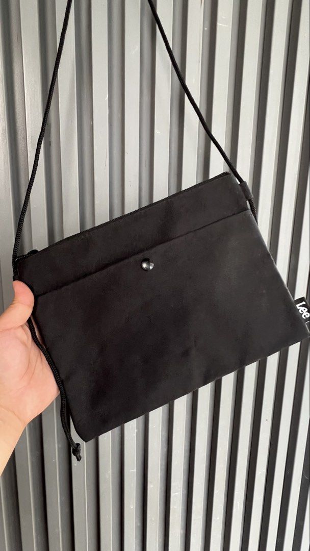 LEE SLING BAG (Category: Sling Bags) located in Baguio. Submitted by vercale (Listing ID 1466604849, Image 2). Description: LEE SLING BAG Size 9.5” width x 7.5” height Brand New Condition Waterproof Adjustable strap No flaws From Personal Box Php 500 only Lp 🙏.