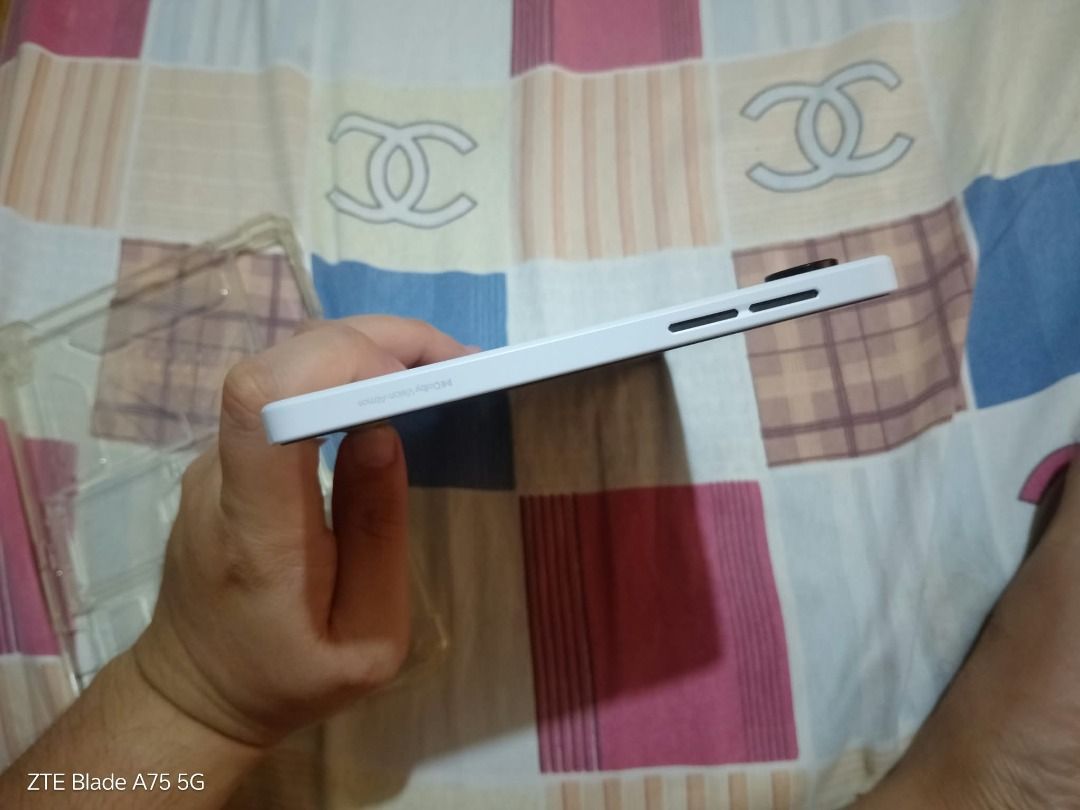 Lenovo Legion Y700 gen 5 (Category: Android) located in Cainta. Submitted by olxph_310891861 (Listing ID 1466613404, Image 2). Description: Complete package Dop aug 2026 Inclusion Orig box Charger cable Blackshark cooler pro magnetic 27w RGB Gamesir x5 lite controller Jelly case tpu Lenovo case Magnetic plate No isssue paint chip lang bearable Never been dropped not heavy gamer Auto pass sa buy n sell and low baller Not rush Cainta rizal.