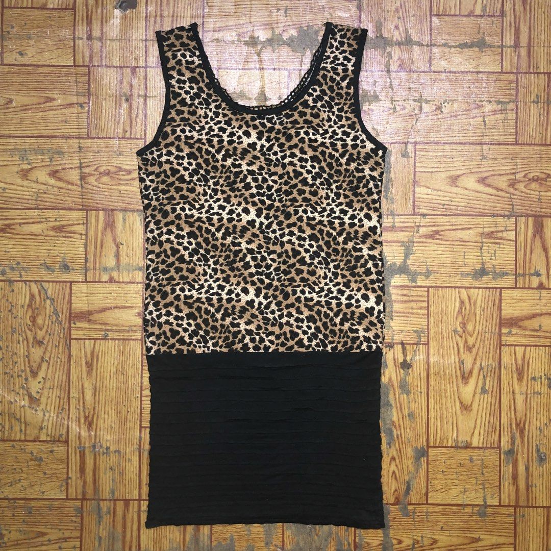 LEOPARD PRINT TANK TOP (Category: Sleeveless) located in Dasmarinas. Submitted by corenyxmessy_3rd_account (Listing ID 1466737876, Image 2). Description: width - 15.5 length - 30.