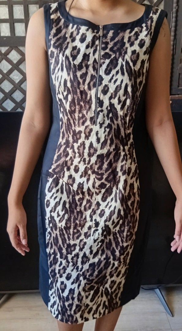 Leopard Print Zip Front Dress (Category: Dresses) located in San Nicolas. Submitted by mar0316 (Listing ID 1466638075, Image 1). Description: mop---gcash/maya/bank transfer payment first before shipping 3 items & above ---free shipping shipping day--- thursday.