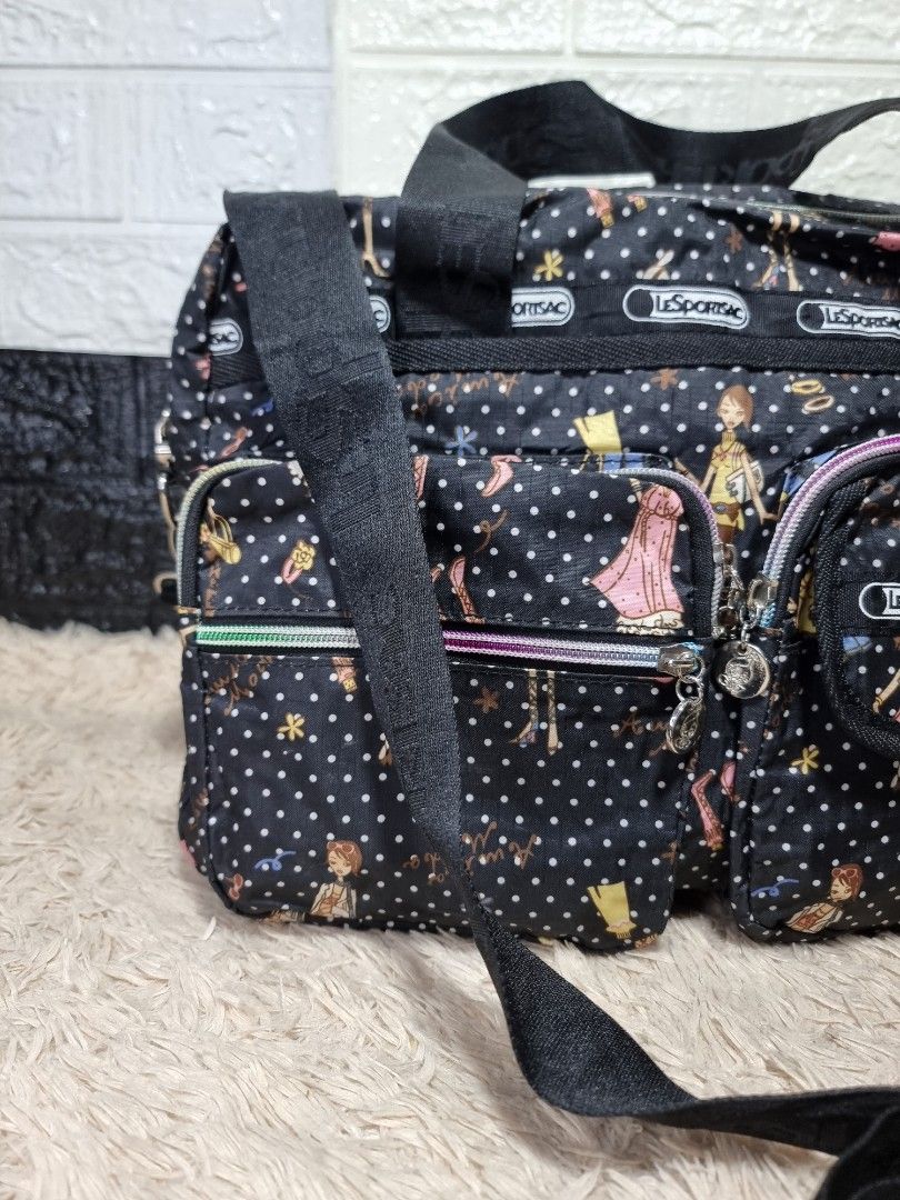 Lesportac sling bag (Category: Shoulder Bags) located in Bugallon. Submitted by preloverelove07 (Listing ID 1466726393, Image 3). Description: Authentic Medium Pangasinan As new Free shipping.