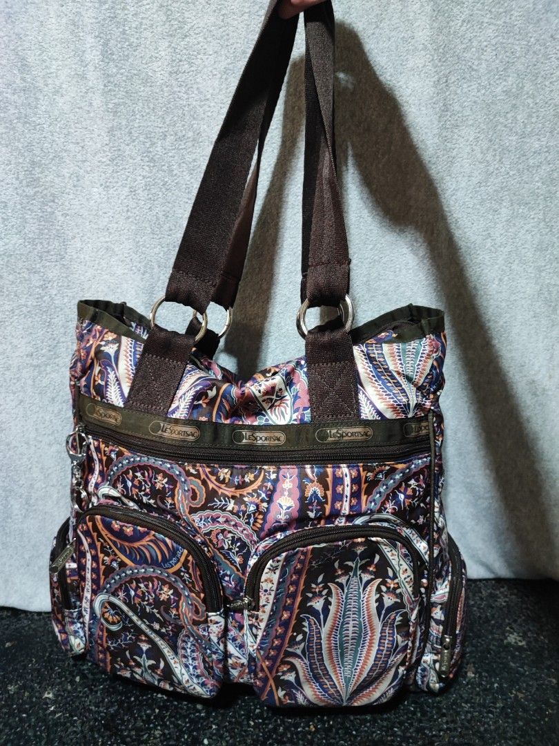 LeSportsac Boho Paisley Zip Tote (Category: Tote Bags) located in Baguio. Submitted by ozara.06 (Listing ID 1466735137, Image 1). Description: Le sportsac paisley design large tote Light weight Very nice nito Pang travel 600.