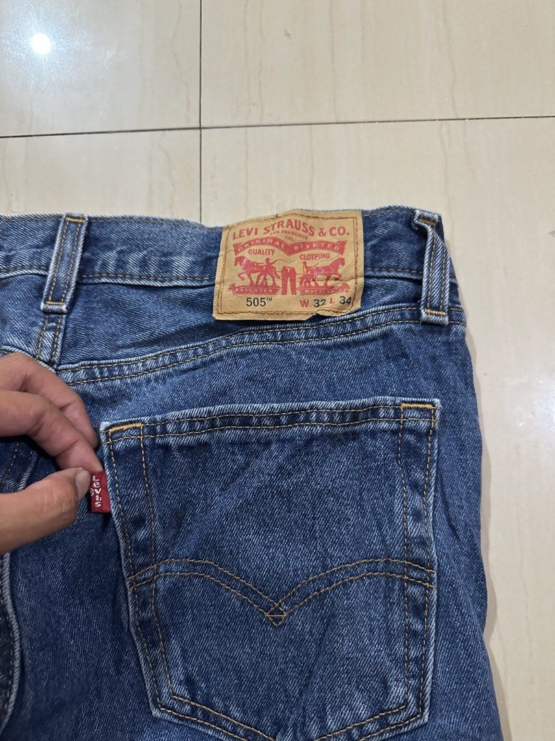 Levis 505 (Category: Jeans) located in Alitagtag. Submitted by bhthrift_30 (Listing ID 1466724503, Image 1). Description: levis 505 size 32 Asnew dondition 1k +sf.