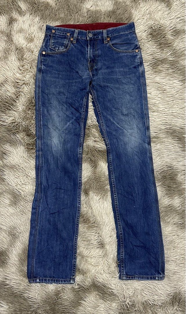 Levi's 511 Slim Jeans W28 L32 (Category: Jeans) located in General Santos City (Dadiangas). Submitted by darylvoid (Listing ID 1466696813, Image 2). Description: - Brand: Levi's - Model: 511 Slim - Size: W30 L40 - Color: Medium blue wash - Closure: Button fly - Details: Red interior waistband lining with printed text and classic leather back patch - Pockets: Functional front and back pockets with contrast stitching - Condition: Excellent, well-ma