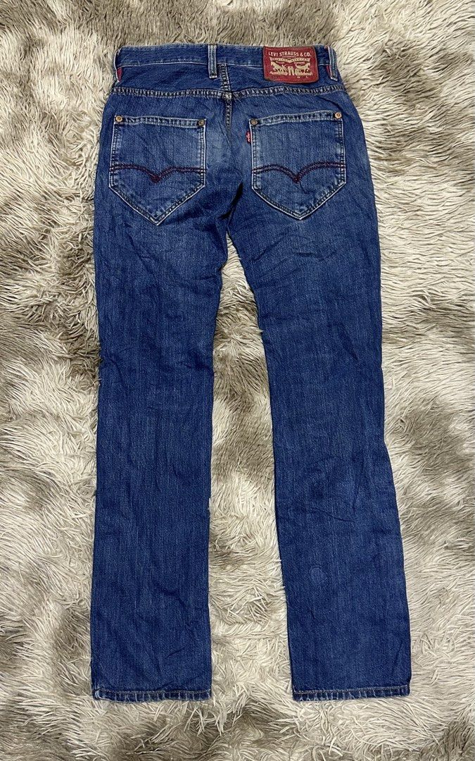 Levi's 511 Slim Jeans W28 L32 (Category: Jeans) located in General Santos City (Dadiangas). Submitted by darylvoid (Listing ID 1466696813, Image 1). Description: - Brand: Levi's - Model: 511 Slim - Size: W30 L40 - Color: Medium blue wash - Closure: Button fly - Details: Red interior waistband lining with printed text and classic leather back patch - Pockets: Functional front and back pockets with contrast stitching - Condition: Excellent, well-ma