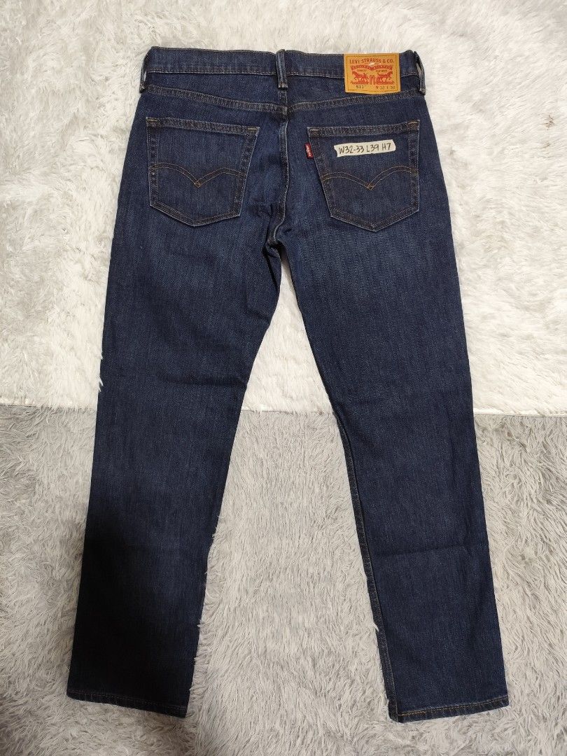 Levis 511 W32 L30 (Category: Jeans) located in Compostela. Submitted by fashiondeamar (Listing ID 1466639883, Image 1). Description: Levis 511 W32 L30 Actual W32-33 L39 Hem 7 Excellent Condition.