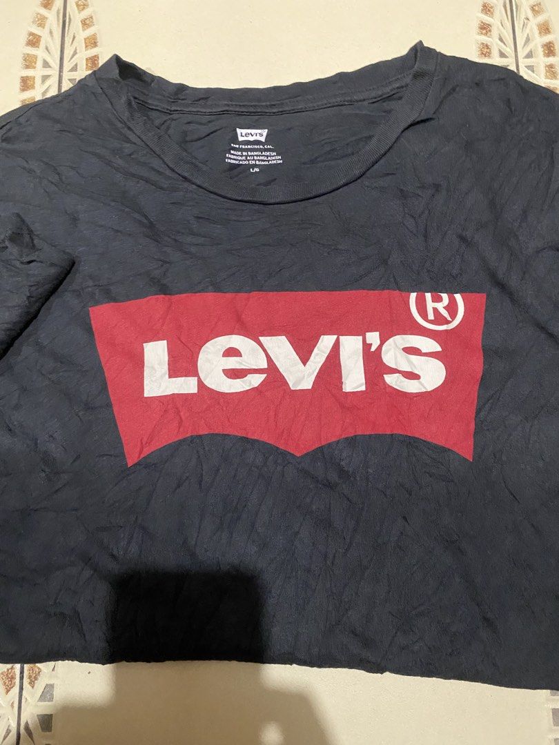 Levis Batwing shirt (Category: Tshirts & Polo Shirts ) located in Cebu City. Submitted by hustler_69 (Listing ID 1466661250, Image 3). Description: Levis batwing shirt Size large 20 width 28 length Excellent condition Details are all posted.