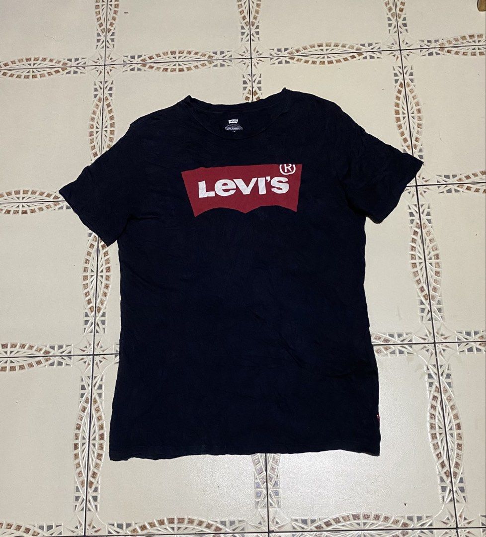 Levis Batwing shirt (Category: Tshirts & Polo Shirts ) located in Cebu City. Submitted by hustler_69 (Listing ID 1466661250, Image 1). Description: Levis batwing shirt Size large 20 width 28 length Excellent condition Details are all posted.