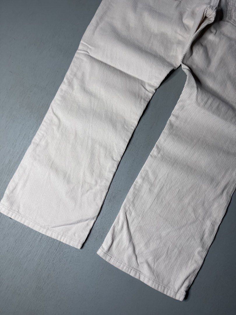 Levi's Corduroy Trousers Off White (Category: Jeans) located in Catbalogan. Submitted by yellfindss (Listing ID 1466752020, Image 3). Description: - Brand: Levi's -28-30/36 lo 8.5 - Color: Off-white - Material/Texture: Soft ribbed corduroy - Style: Classic five-pocket with button fly closure - Details: Brown leather waist patch and signature red tab on the back pocket - Condition/Vibe: Great neutral staple for cooler weather.