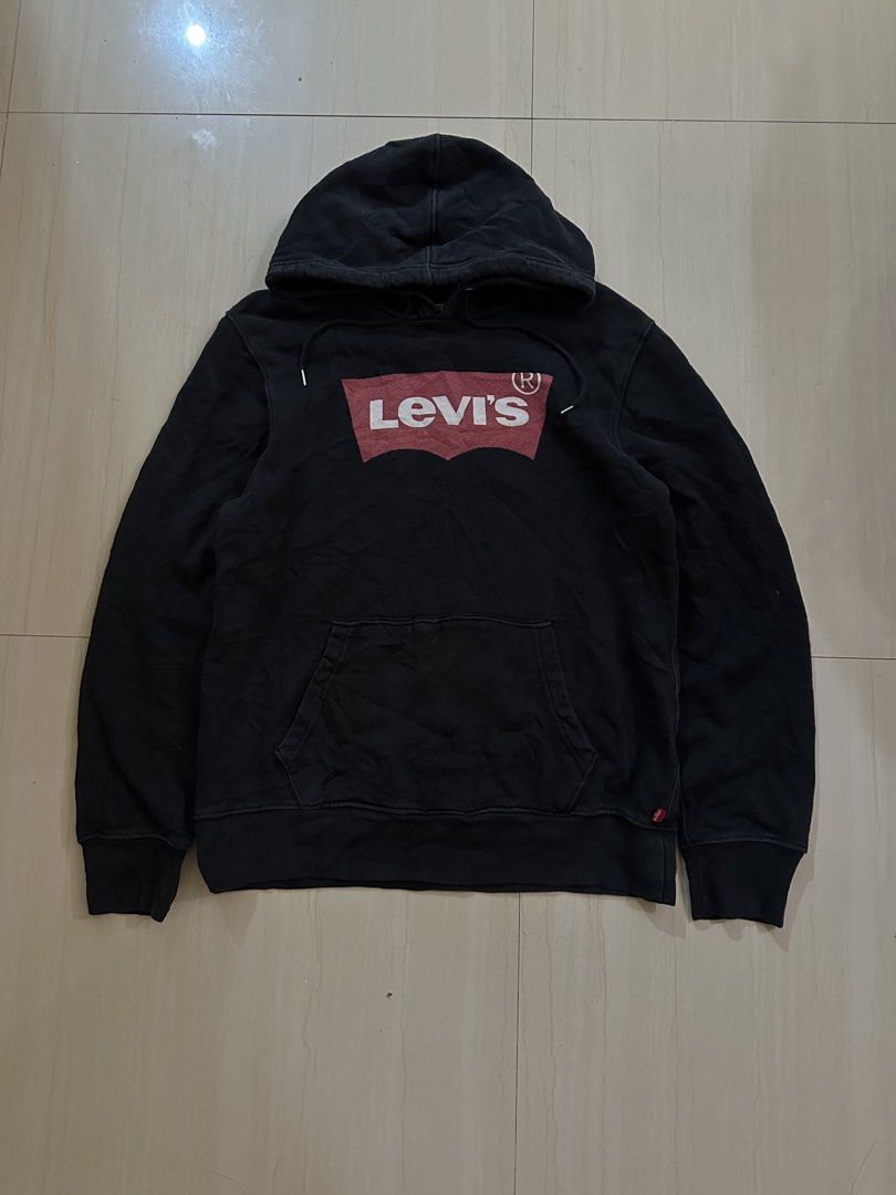 Levis Hoodie (Category: Coats, Jackets and Outerwear) located in Alitagtag. Submitted by bhthrift_30 (Listing ID 1466726280, Image 1). Description: Levis size medium Excellent condition 750+sf Dm📩.