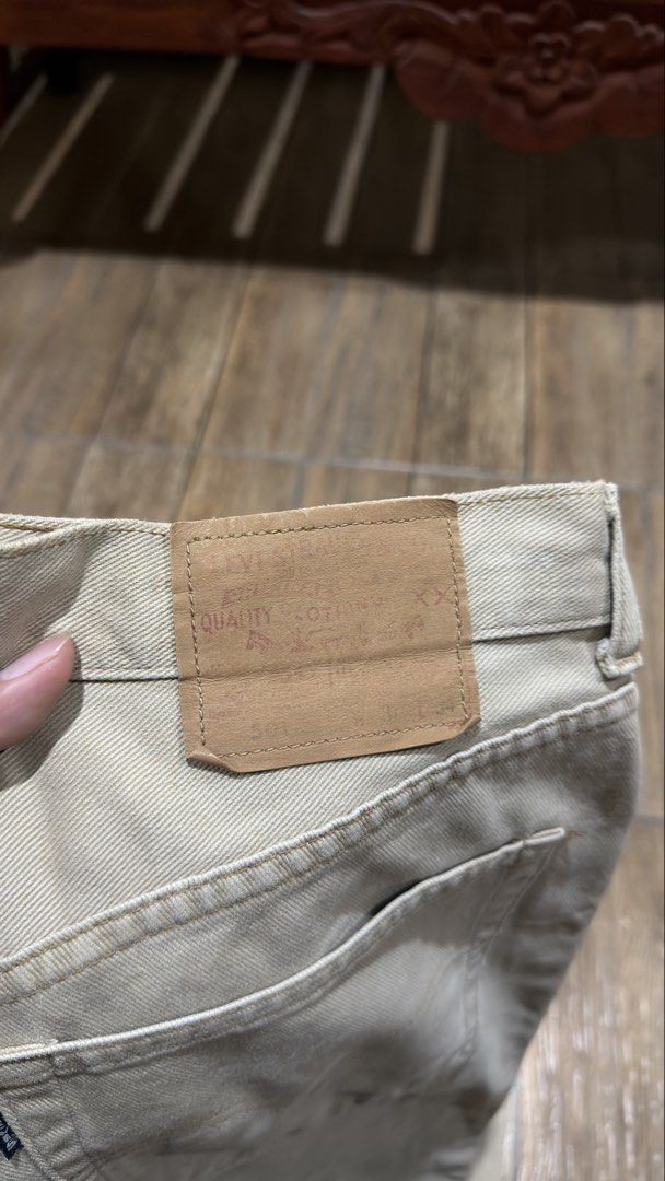 LEVIS KHAKI PANTS (Category: Joggers) located in Manila. Submitted by urban.vintage (Listing ID 1466731552, Image 2). Description: ISSUE: NONE (NEED WASH) MOP :GCASH (NO COD) SHIP VIA: LALAMOVE & J&T LOCATION: PASIG CITY LENGTH: 41 HEM : 8 WIDTH : 34.