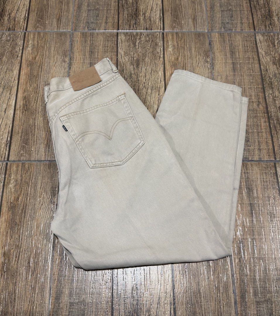 LEVIS KHAKI PANTS (Category: Joggers) located in Manila. Submitted by urban.vintage (Listing ID 1466731552, Image 1). Description: ISSUE: NONE (NEED WASH) MOP :GCASH (NO COD) SHIP VIA: LALAMOVE & J&T LOCATION: PASIG CITY LENGTH: 41 HEM : 8 WIDTH : 34.