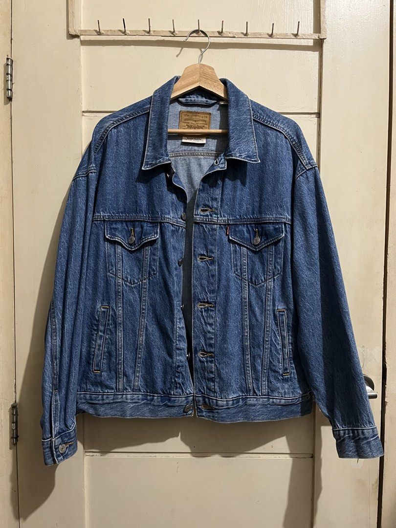 Levi's Premium Denim Jacket (Category: Coats, Jackets and Outerwear) located in Paranaque City. Submitted by entown (Listing ID 1466631461, Image 1). Description: 23 x 26.