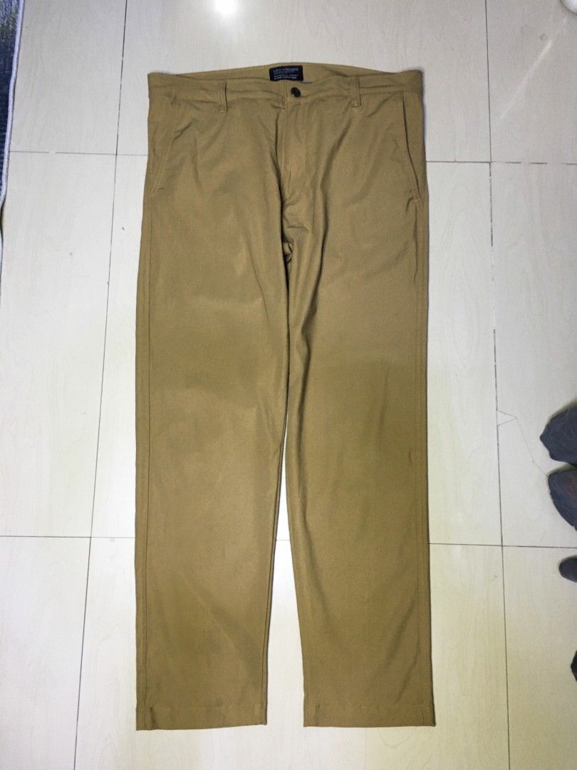 LEVI'S STRAUSS DRIFIT PANTS - ENGINEERED FOR MOVEMENT (Category: Chinos) located in Cabuyao City. Submitted by roronhilira (Listing ID 1466703704, Image 1). Description: LEVI'S STRAUSS DRIFIT PANTS - ENGINEERED FOR MOVEMENT Stretchable Material Size 34 on tag Length 38 Hem 6.5 9.5 color rate very good condition 1500 plus ship DM 📥.
