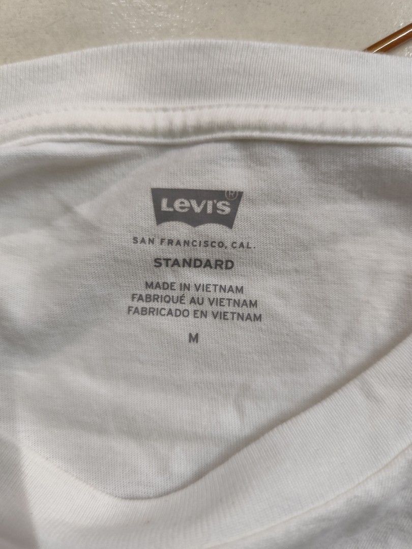 Levis Tshirts Size M (Category: Tshirts & Polo Shirts ) located in Compostela. Submitted by fashiondeamar (Listing ID 1466723690, Image 2). Description: Levis Tshirts Size M Dimes W21 L28 Cut Washtags.