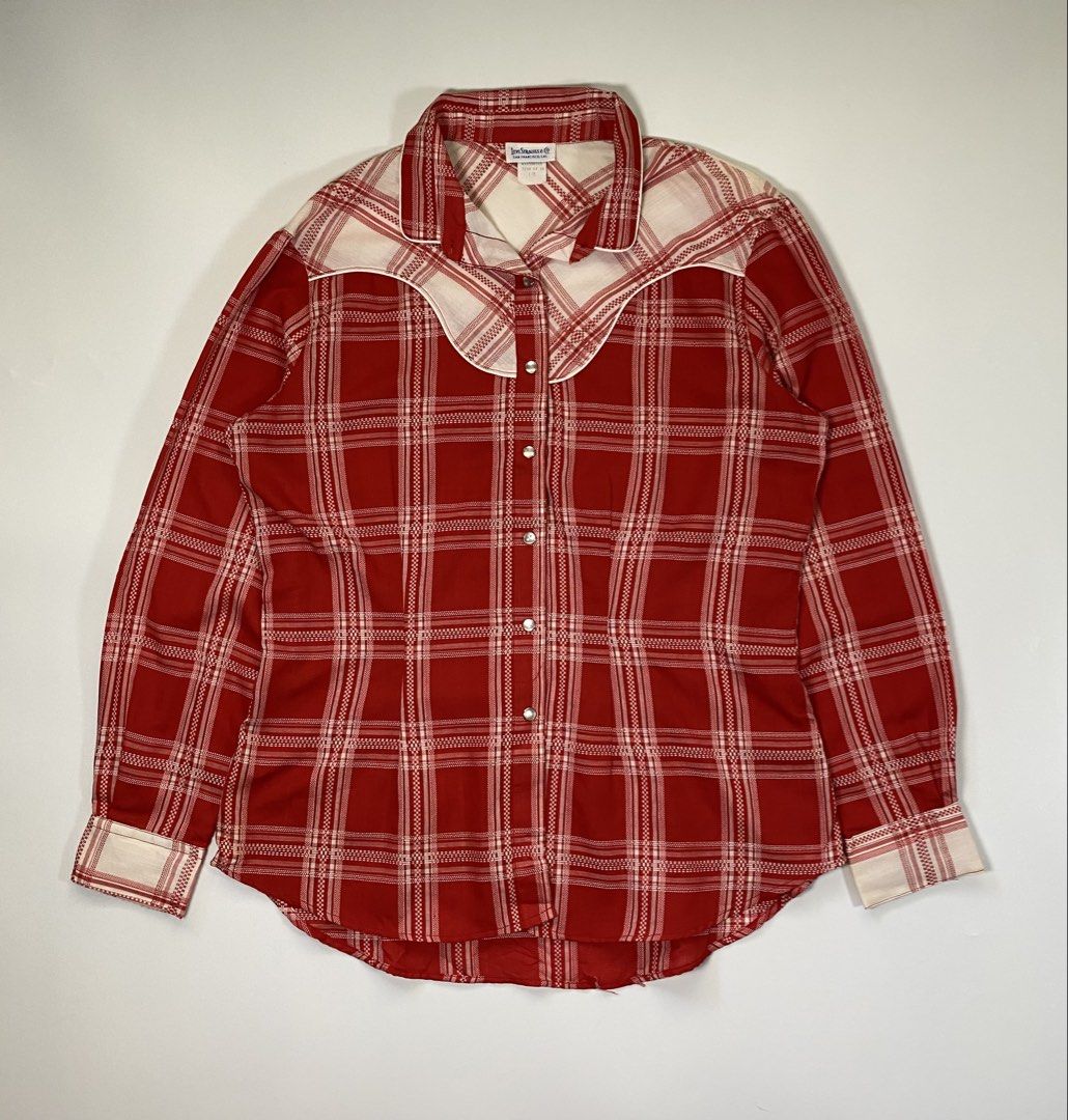 Levi’s Western Shirt (Category: Formal Shirts) located in Bago City. Submitted by johnpaul_gidlayan (Listing ID 1466701646, Image 1). Description: 70s Levis Western Shirt Item Details Size: Small-Medium Dimension: 21x28 Sleeves: 23.5 Shoulder: 17.7 Condition: Excellent condition (needwash) Color Rate: 9.3/10 Flaws: None (Item color vary due to lighting) — Price: 900+sf.