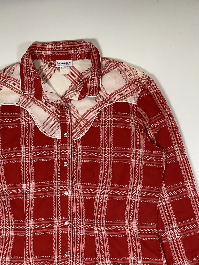 Levi’s Western Shirt (Category: Formal Shirts) located in Bago City. Submitted by johnpaul_gidlayan (Listing ID 1466701646, Image 2). Description: 70s Levis Western Shirt Item Details Size: Small-Medium Dimension: 21x28 Sleeves: 23.5 Shoulder: 17.7 Condition: Excellent condition (needwash) Color Rate: 9.3/10 Flaws: None (Item color vary due to lighting) — Price: 900+sf.
