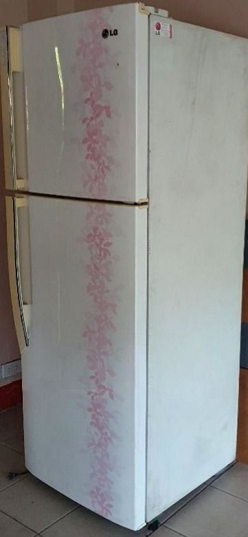 LG GR-M392CPN Refrigerator Freezer (Category: Refrigerators and Freezers) located in Quezon City. Submitted by iamfantasticpabz (Listing ID 1466677574, Image 1). Description: LG Refrigerator Freezer (Model: GR-M392CPN) - Capacity: 390L Gross / 318L Net - Dimensions: 608 x 707 x 1711 mm (230V) - Green Plasma tech & Multi Air Flow System for freshness - Digital temperature control - Complete with all adjustable glass shelves, vegetable crisper, and