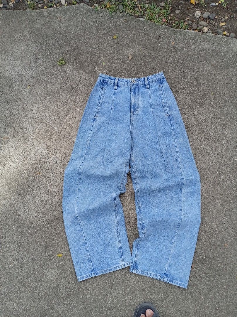Light Blue Wide Leg Denim Jeans (Category: Jeans) located in Manila. Submitted by nisayy13 (Listing ID 1466635628, Image 3). Description: - Style: High waist, wide leg, relaxed fit - Wash: Light wash denim - Details: Front panel seams, belt loops, standard button closure, back pockets - Vibe: Everyday casual, streetwear staple.
