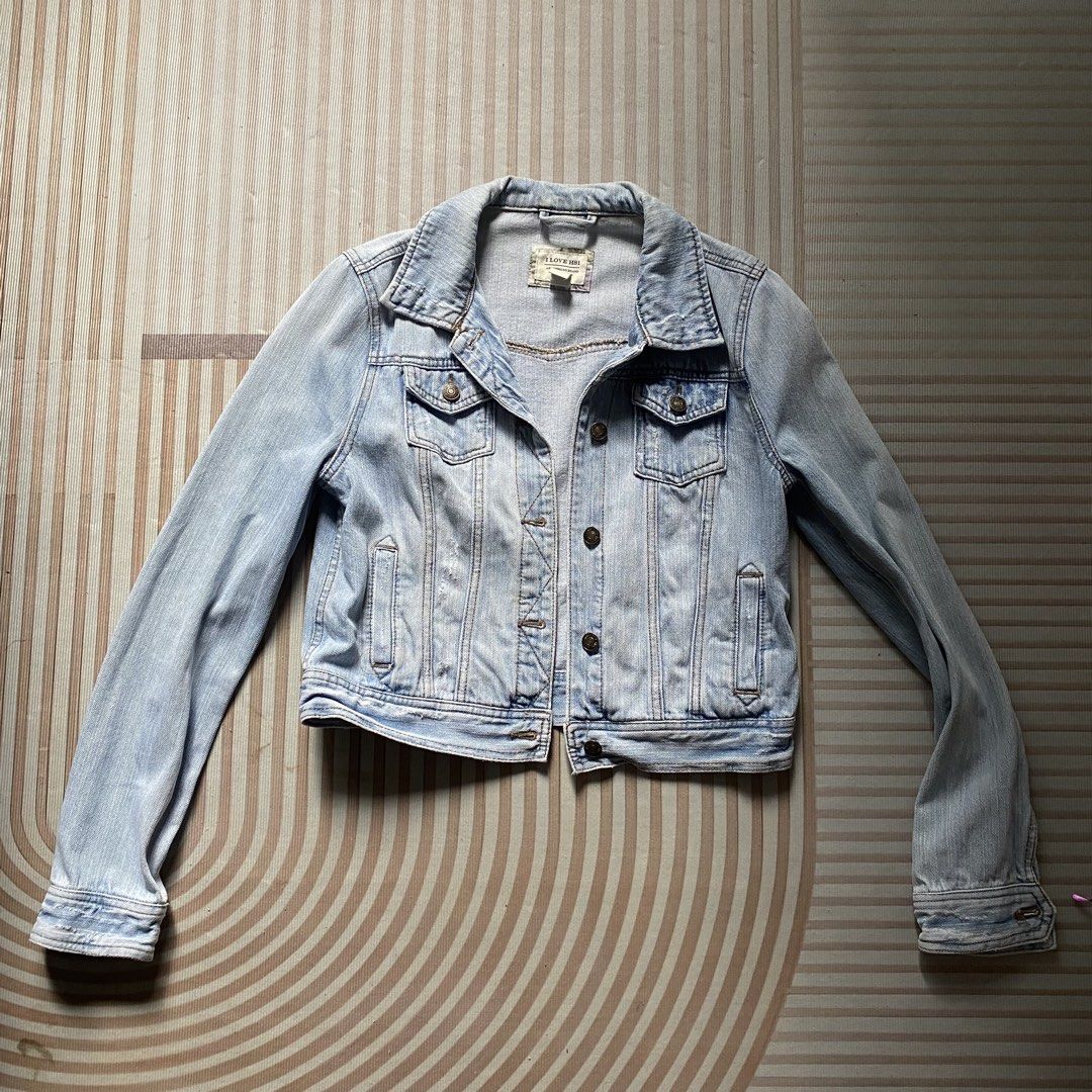 Light Wash Denim Jacket (Category: Coats, Jackets and Outerwear) located in Quezon City. Submitted by jmxyz (Listing ID 1466679957, Image 1). Description: - large on tag but best fit medium ‼️ moving out sale 📍 greenfield, mandaluyong.