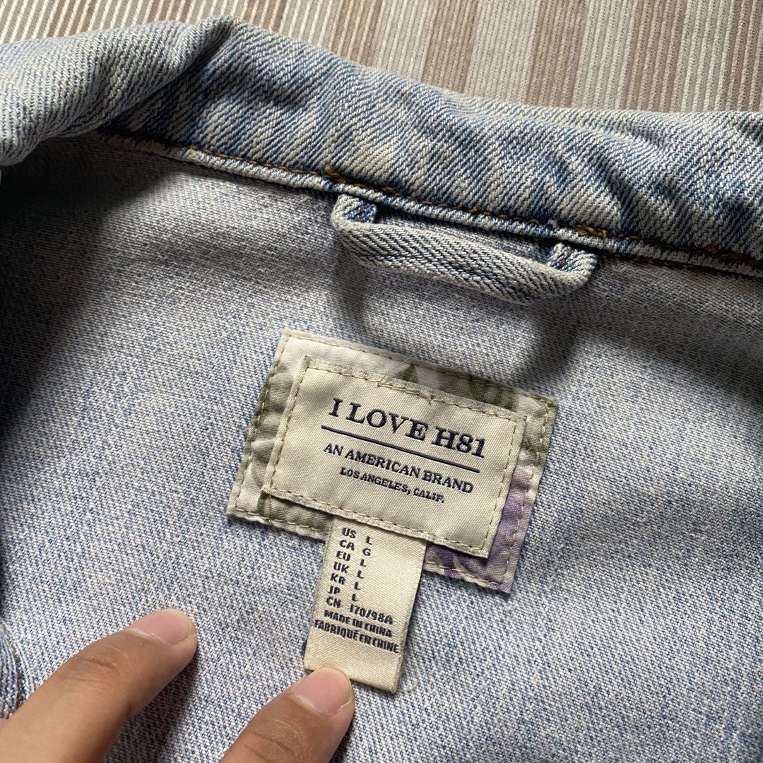Light Wash Denim Jacket (Category: Coats, Jackets and Outerwear) located in Quezon City. Submitted by jmxyz (Listing ID 1466679957, Image 2). Description: - large on tag but best fit medium ‼️ moving out sale 📍 greenfield, mandaluyong.